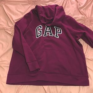 GAP Women Fleece Arch Logo Pullover Hoodie in Maroon/Purple size: XL